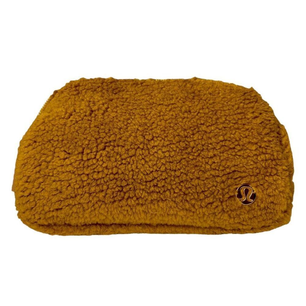 π€βLULULEMON FLLECE Everywhere Belt Bag in Burnt Caramel | 1 Liter NWT - Picture 9 of 9